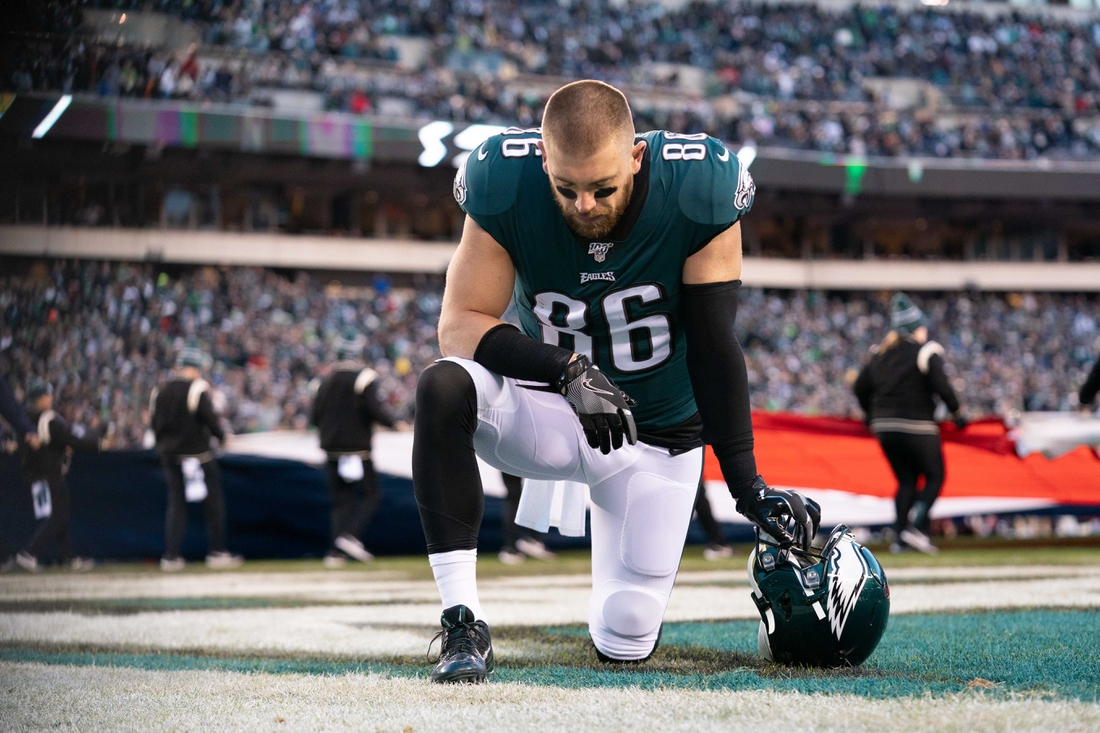Jan 5, 2020; Philadelphia, Pennsylvania, USA; Philadelphia Eagles tight end Zach Ertz (86) before action against the Seattle Seahawks in a NFC Wild Card playoff football game at Lincoln Financial Field. Mandatory Credit: Bill Streicher-USA TODAY Sports