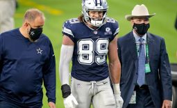 Sep 13, 2020; Inglewood, California, USA; Dallas Cowboys tight end Blake Jarwin (89) leaves the field after being injured during the first half against the Los Angeles Rams at SoFi Stadium. Mandatory Credit: Kirby Lee-USA TODAY Sports