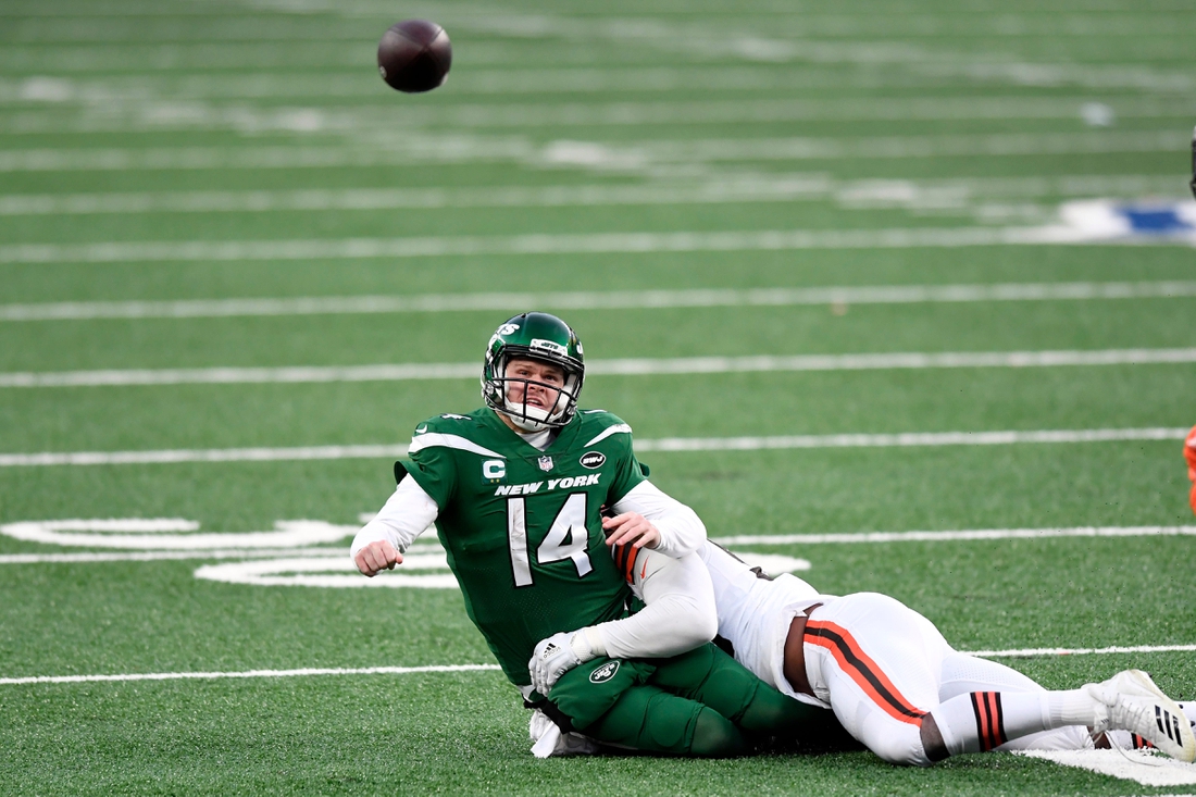 New York Jets quarterback Sam Darnold (14) gets rid of the ball as he's hit by Cleveland Browns defensive tackle Jordan Elliott (90) in the second half. The Jets defeat the Browns, 23-16, at MetLife Stadium on Sunday, Dec. 27, 2020, in East Rutherford.

Nyj Vs Cle