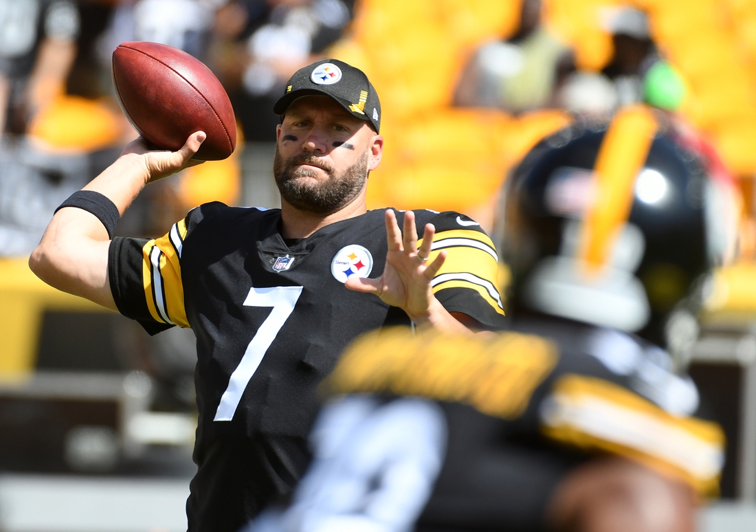 Sep 19, 2021; Pittsburgh, Pennsylvania, USA;  Pittsburgh Steelers quarterback Ben Roethlisberger throws to wide receiver JuJu Smith-Schuster before they play the Las Vegas Raiders at Heinz Field. Mandatory Credit: Philip G. Pavely-USA TODAY Sports