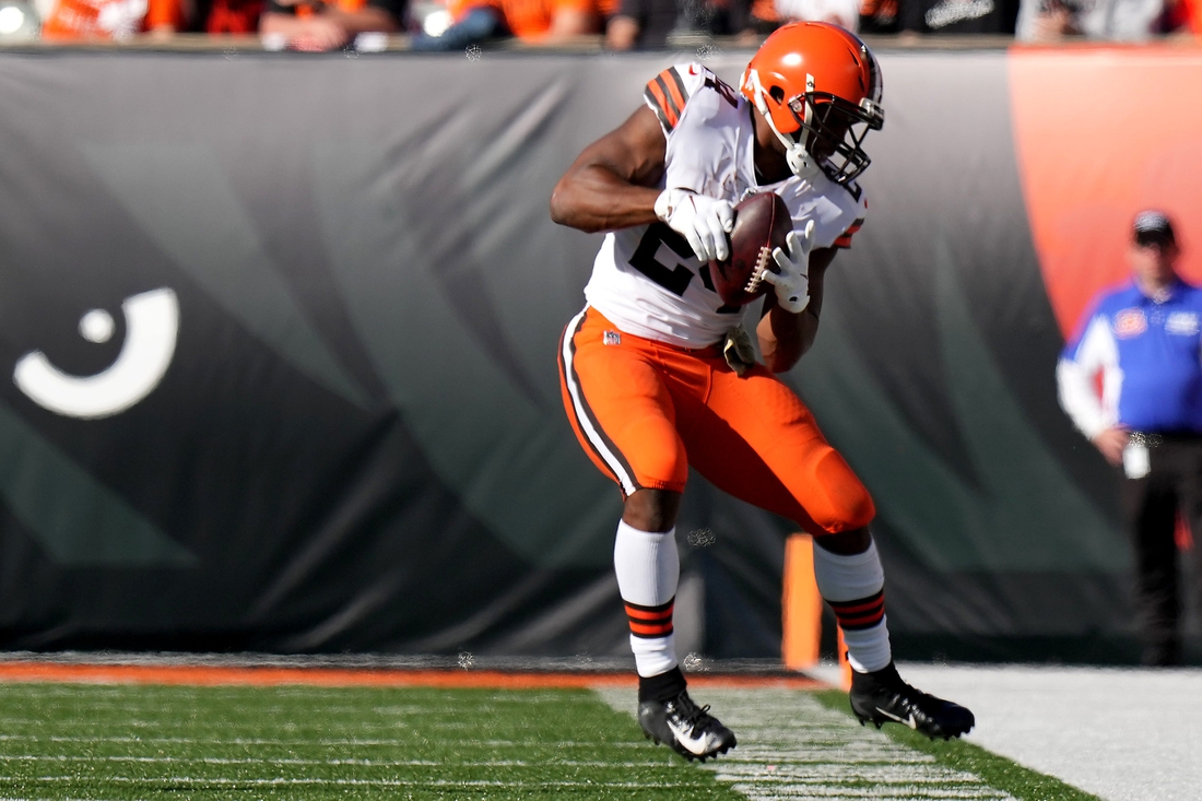 Cleveland Browns running back Nick Chubb (24) catches a pass along the sideline in the first quarter during a Week 9 NFL football game, Sunday, Nov. 7, 2021, at Paul Brown Stadium in Cincinnati. The Cleveland Browns lead the Cincinnati Bengals 24-10 at halftime.

Cleveland Browns At Cincinnati Bengals Nov 7