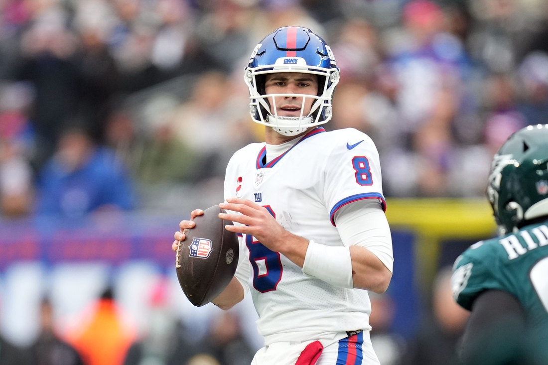 New York Giants quarterback Daniel Jones (8) looks to throw in the first half. The Giants defeat the Eagles, 13-7, at MetLife Stadium on Sunday, Nov. 28, 2021, in East Rutherford.

Nyg Vs Phi