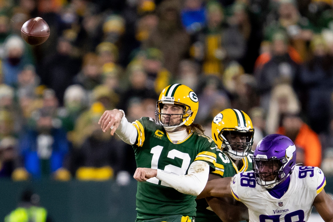 Green Bay Packers quarterback Aaron Rodgers (12) throws a pass in the third quarter against the Minnesota Vikings, Sunday, January 2, 2022, at Lambeau Field in Green Bay, Wis. Samantha Madar/USA TODAY NETWORK-Wisconsin

Gpg Packers Vs Vikings 01022022 0015