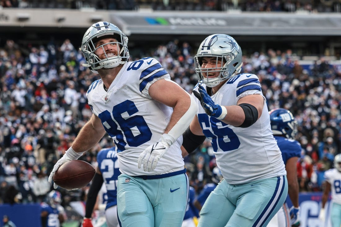 Dec 19, 2021; East Rutherford, New Jersey, USA; Dallas Cowboys tight end Dalton Schultz (86) celebrates his touchdown reception with guard Connor McGovern (66) during the second half against the New York Giants at MetLife Stadium. Mandatory Credit: Vincent Carchietta-USA TODAY Sports