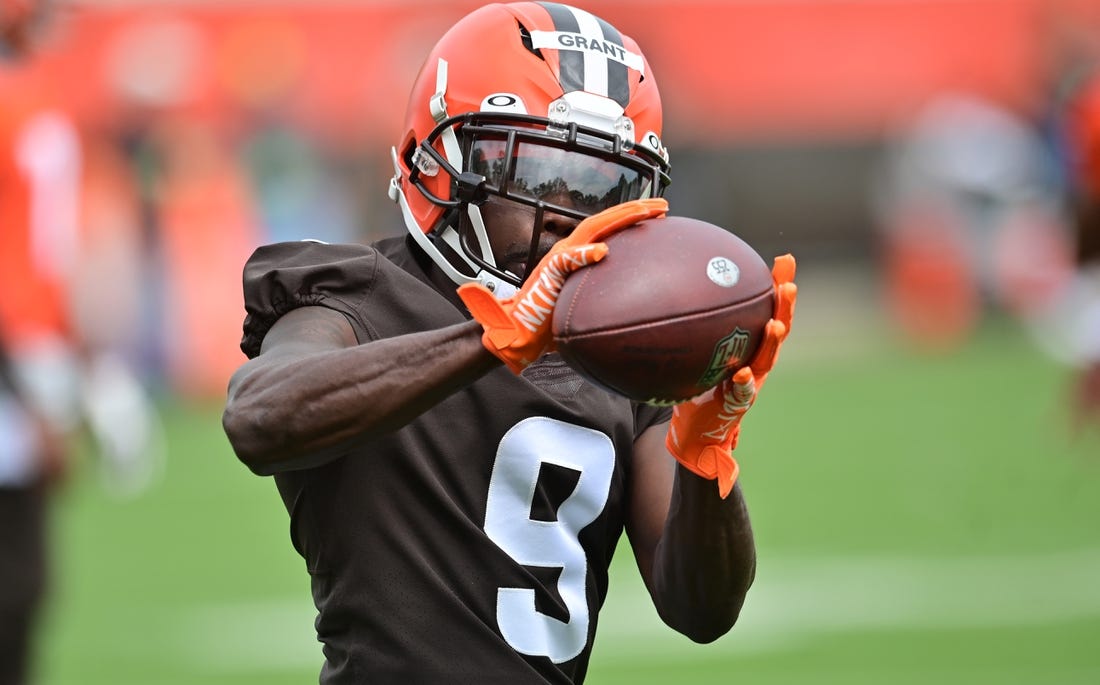 May 25, 2022; Berea, OH, USA; Cleveland Browns wide receiver Jakeem Grant Sr. (9) catches a pass during organized team activities at CrossCountry Mortgage Campus. Mandatory Credit: Ken Blaze-USA TODAY Sports