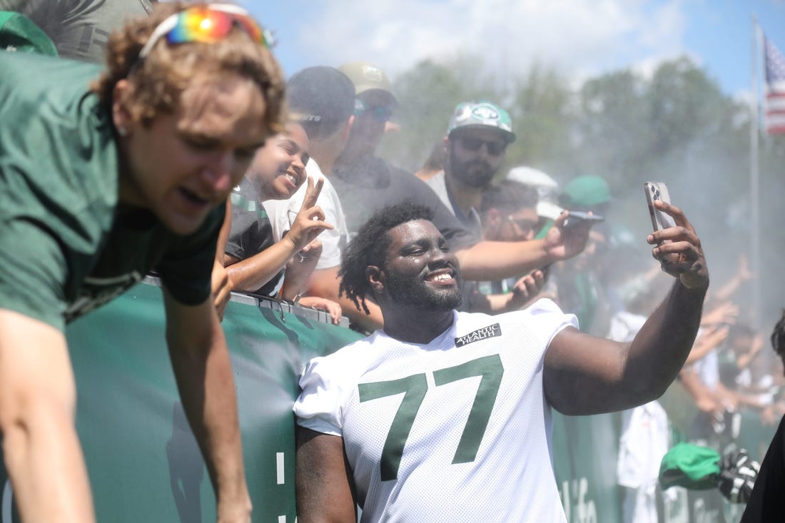 Mekhi Becton signs autographs and takes photos with fans after practice. Jet Fan Fest took place at the 2022 New York Jets Training Camp in Florham Park, NJ on July 30, 2022.

Jet Fan Fest Took Place At The 2022 New York Jets Training Camp In Florham Park Nj On July 30 2022