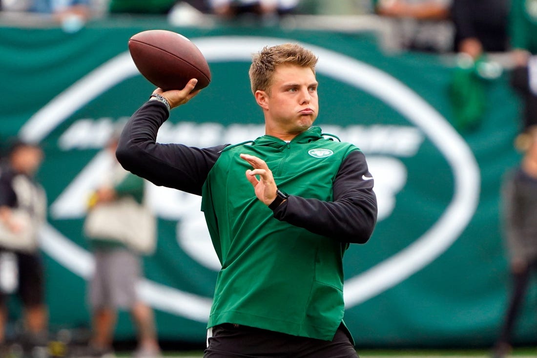 New York Jets quarterback Zach Wilson throws during warmups before an NFL game against the Cincinnati Bengals at MetLife Stadium on Sunday, Sept. 25, 2022. Wilson will not play due to a knee injury.

Nfl Jets Vs Cincinnati Bengals Bengals At Jets