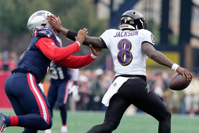 Patriots defensive end #9 Matthew Judon tries to run down Ravens QB Lamar Jackson in the 1st quarter.

14 Patriots 092522 Bb