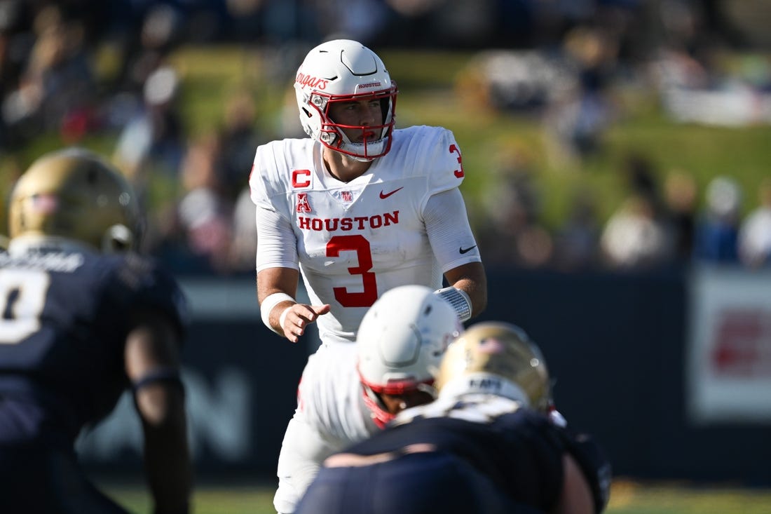 Oct 22, 2022; Annapolis, Maryland, USA;  Houston Cougars quarterback Clayton Tune (3) check the play at line during the second half against the Navy Midshipmen at Navy-Marine Corps Memorial Stadium. Mandatory Credit: Tommy Gilligan-USA TODAY Sports
