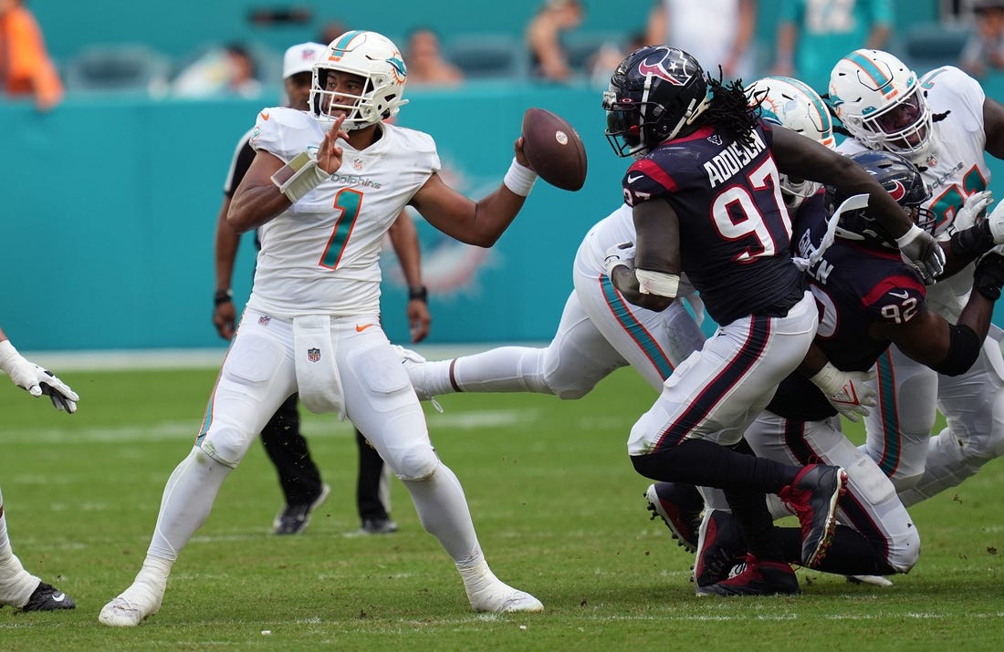 Miami Dolphins quarterback Tua Tagovailoa (1) drops back to ass against the Houston Texans during the first half of an NFL game at Hard Rock Stadium in Miami Gardens, Nov. 27, 2022.