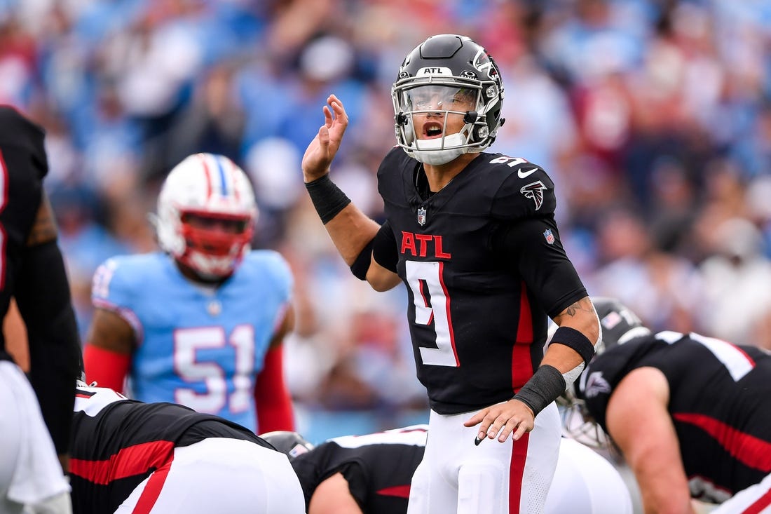 Oct 29, 2023; Nashville, Tennessee, USA; Atlanta Falcons quarterback Desmond Ridder (9) against the Tennessee Titans during the first half at Nissan Stadium. Mandatory Credit: Steve Roberts-USA TODAY Sports