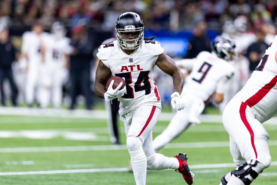 Jan 7, 2024; New Orleans, Louisiana, USA;  Atlanta Falcons running back Cordarrelle Patterson (84) run in the open field against the New Orleans Saints during the second half at Caesars Superdome. Mandatory Credit: Stephen Lew-USA TODAY Sports
